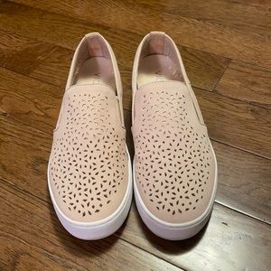 Vionic Midi Perf Blush Pink Cut Out Sneakers